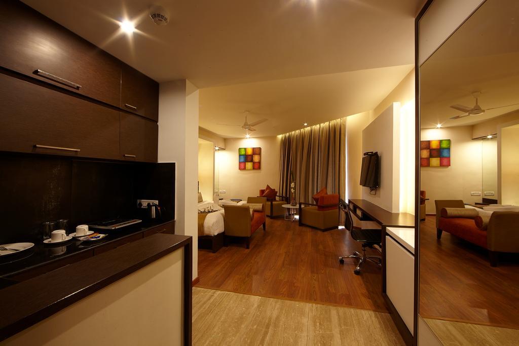 Golden Fruits Business Suites Chennai Room photo